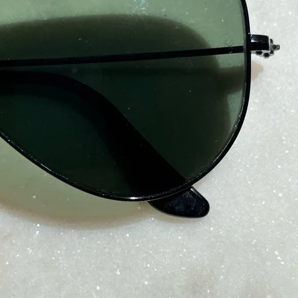 Ray Ban Large Aviator Sunglasses with G15 Lenses - Picture 5 of 9